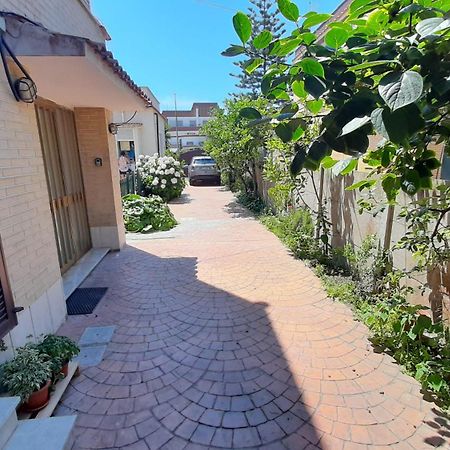 Comfy&Cozy Flat In Fiumicino Center Apartment Екстериор снимка